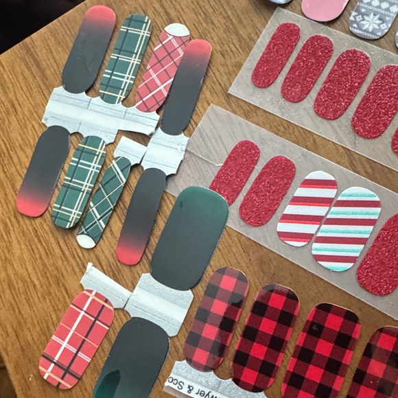 Festive Winter Nail Wraps Set - Picture 5 of 5